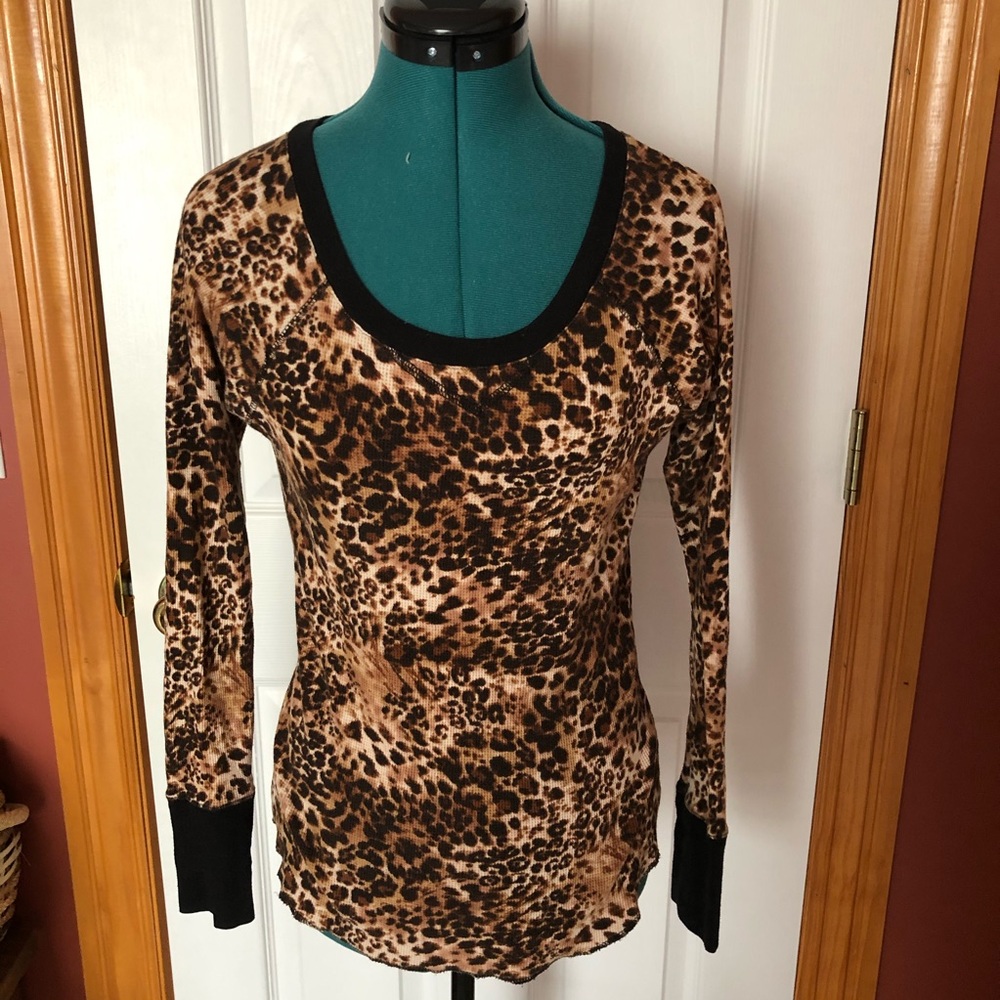 Full Tilt leopard thermal long sleeve shirt large